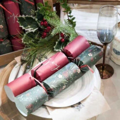 Red Green Winter Foliage Christmas Crackers (Pack Of 6) - 30cm -Christmas Decor Sales Store KT0110 RED GREEN WINTER FOLIAGE CHRISTMAS CRACKERS CLOSE 92364.1685406208