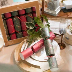 Red Green Winter Foliage Christmas Crackers (Pack Of 6) - 30cm -Christmas Decor Sales Store KT0110 RED GREEN WINTER FOLIAGE CHRISTMAS CRACKERS 38752.1685406226