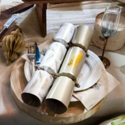 Gold Feather Deluxe Christmas Crackers (Pack Of 8) - 35cm 7 Gold Feather Deluxe Christmas Crackers (Pack Of 8) - 35cm -Christmas Decor Sales Store SD0107 GOLD FEATHER DELUXE CHRISTMAS CRACKERS CLOSE 74924.1685407221