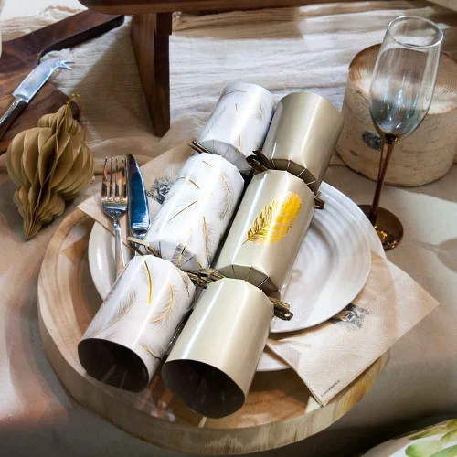 Gold Feather Deluxe Christmas Crackers (Pack Of 8) - 35cm 5 Gold Feather Deluxe Christmas Crackers (Pack Of 8) - 35cm - Image 3