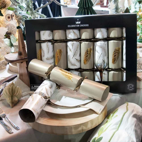 Gold Feather Deluxe Christmas Crackers (Pack Of 8) - 35cm 4 Gold Feather Deluxe Christmas Crackers (Pack Of 8) - 35cm - Image 2