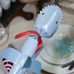 Shark Novelty Christmas Crackers (Pack Of 6) - 30cm -Christmas Decor Sales Store SL0355 SHARK NOVELTY CHRISTMAS CRACKERS close 25683.1685406140