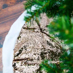 Gold Sequin Tree Skirt With Faux Fur Edging - 90cm -Christmas Decor Sales Store XM5374 GOLD SEQUIN TREE SKIRT FAUX FUR EDGING 90CM 08238.1679977957